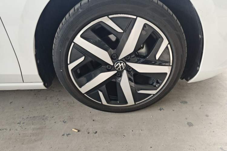 Used Volkswagen Lamando 2024 Lavida L 280TSI DSG Cool & Spicy Edition Right Front Wheel Hub