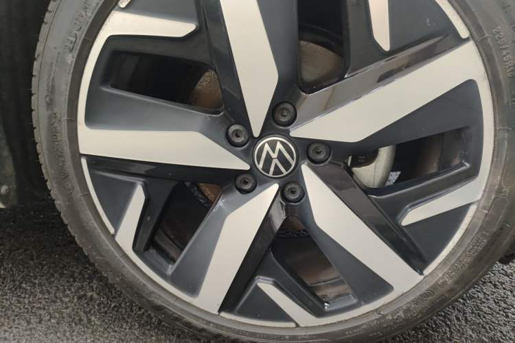 Used Volkswagen Lamando 2024 Lavida L 280TSI DSG Cool & Spicy Edition Right Front Wheel Hub