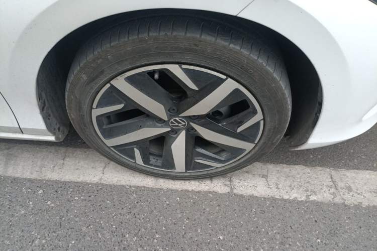 Used Volkswagen Lamando 2024 Lavida L 280TSI DSG Cool & Spicy Edition Right Front Wheel Hub