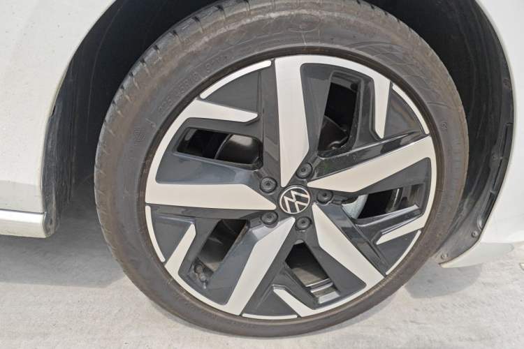 Used Volkswagen Lamando 2024 Lavida L 280TSI DSG Cool & Spicy Edition Right Front Wheel Hub