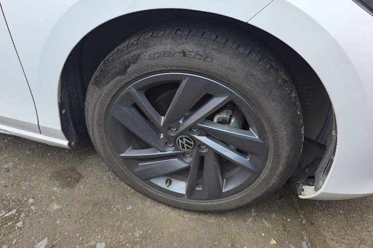 Used Volkswagen Lamando 2024 Lingdu L 200TSI DSG Trendy & Spicy Edition Right Front Wheel Hub