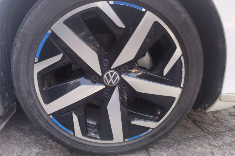 Used Volkswagen Lamando 2024 Lavida L 280TSI DSG Cool & Spicy Edition Right Front Wheel Hub