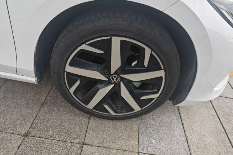 Used Volkswagen Lamando 2024 Lavida L 280TSI DSG Cool & Spicy Edition Right Front Wheel Hub