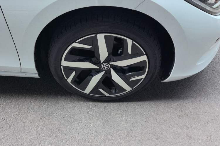 Used Volkswagen Lamando 2024 Lavida L 280TSI DSG Cool & Spicy Edition Right Front Wheel Hub