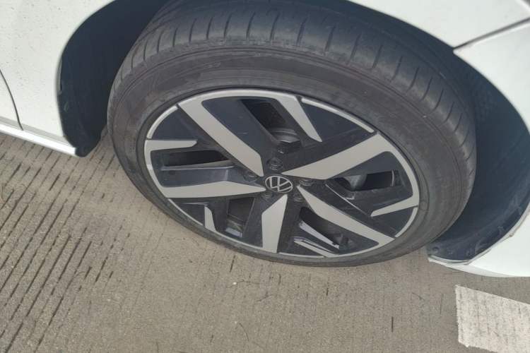 Used Volkswagen Lamando 2024 Lavida L 280TSI DSG Cool & Spicy Edition Right Front Wheel Hub