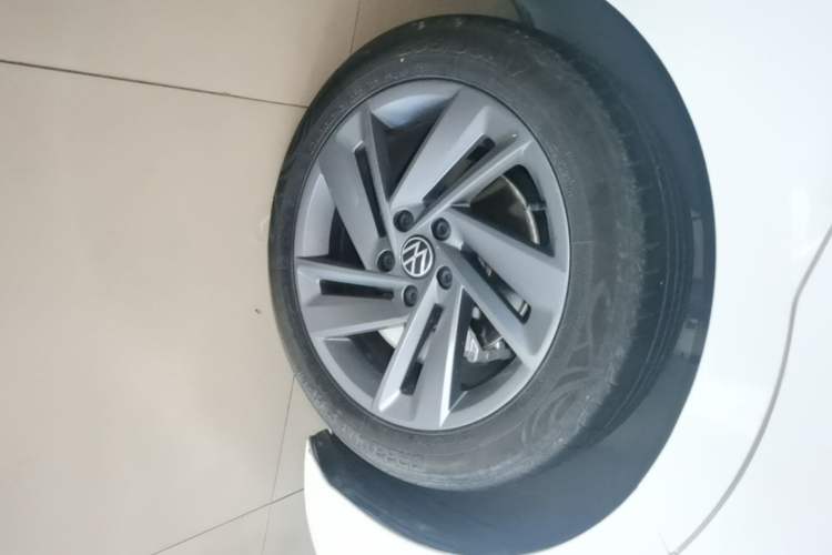 Used Volkswagen Lamando 2024 Lavida L 280TSI DSG Cool & Spicy Edition Right Front Wheel Hub