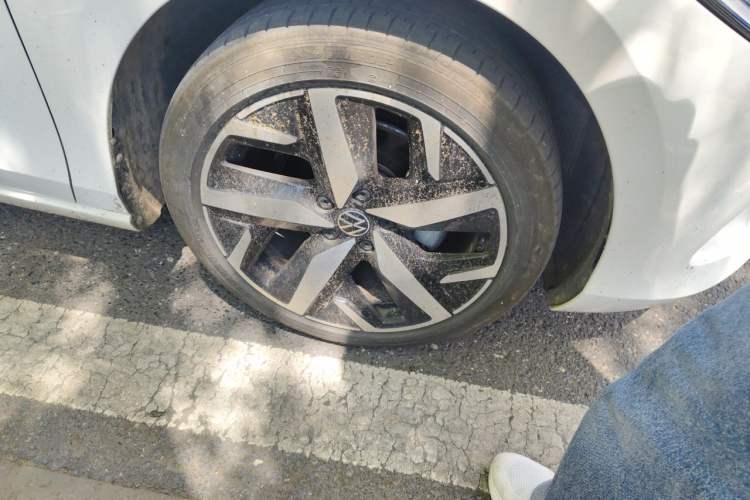 Used Volkswagen Lamando 2024 Lavida L 280TSI DSG Cool & Spicy Edition Right Front Wheel Hub