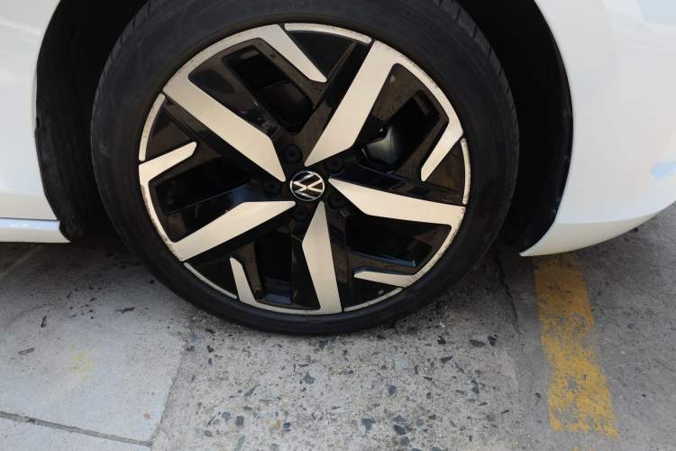 Used Volkswagen Lamando 2024 Lavida L 280TSI DSG Cool & Spicy Edition Right Front Wheel Hub
