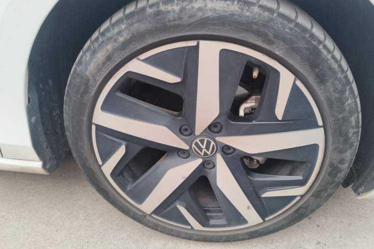 Used Volkswagen Lamando 2024 Lavida L 280TSI DSG Cool & Spicy Edition Right Front Wheel Hub