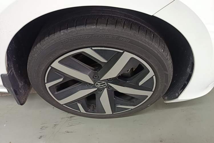 Used Volkswagen Lamando 2024 Lavida L 280TSI DSG Cool & Spicy Edition Right Front Wheel Hub