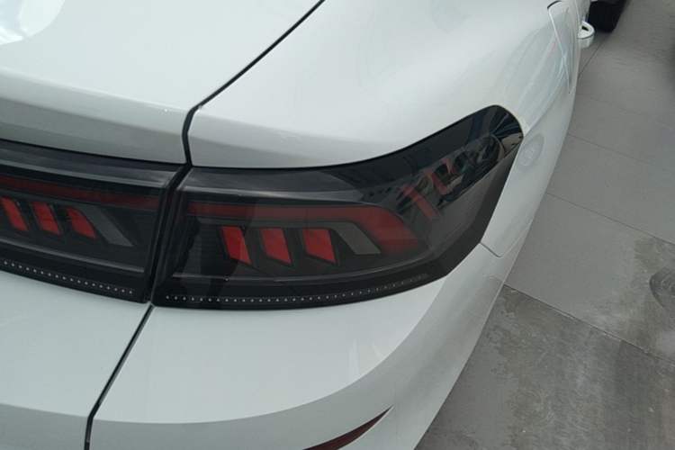 Used Volkswagen Lamando 2024 Lavida L 280TSI DSG Cool & Spicy Edition Right Rear Taillight