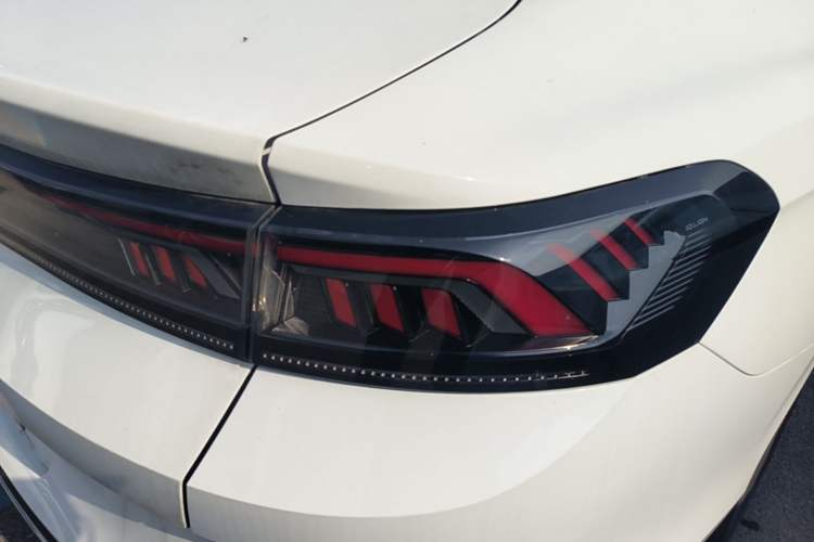 Used Volkswagen Lamando 2024 Lavida L 280TSI DSG Cool & Spicy Edition Right Rear Taillight