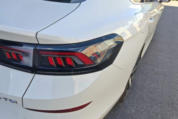 Used Volkswagen Lamando 2024 Lavida L 280TSI DSG Cool & Spicy Edition Right Rear Taillight