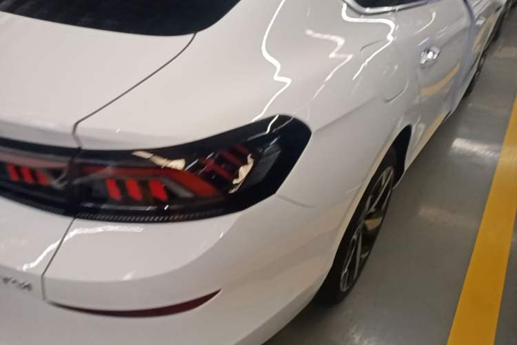 Used Volkswagen Lamando 2024 Lavida L 280TSI DSG Cool & Spicy Edition Right Rear Taillight