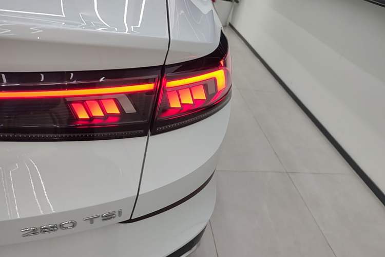 Used Volkswagen Lamando 2024 Lavida L 280TSI DSG Cool & Spicy Edition Right Rear Taillight