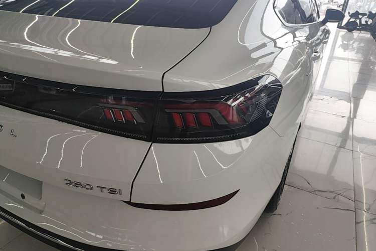 Used Volkswagen Lamando 2024 Lavida L 280TSI DSG Cool & Spicy Edition Right Rear Taillight