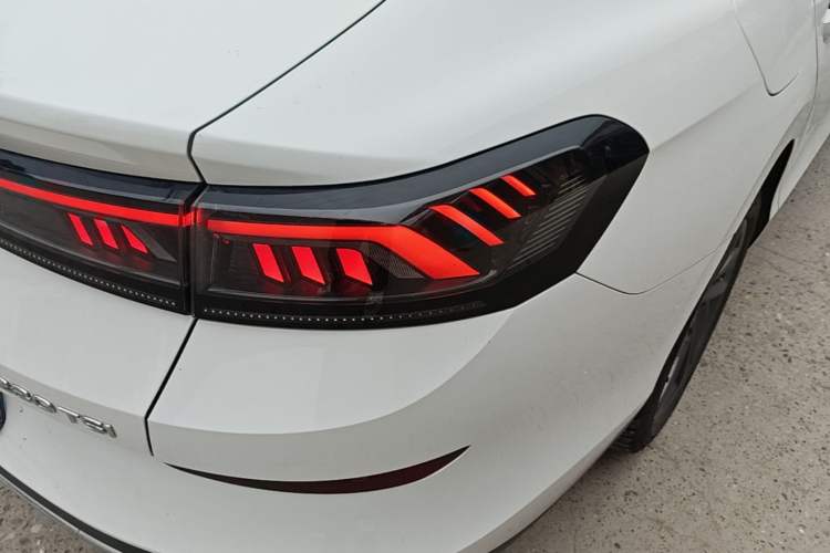 Used Volkswagen Lamando 2024 Lavida L 280TSI DSG Spicy Edition Right Rear Taillight