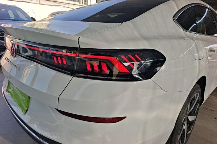 Used Volkswagen Lamando 2024 Lavida L 280TSI DSG Cool & Spicy Edition Right Rear Taillight