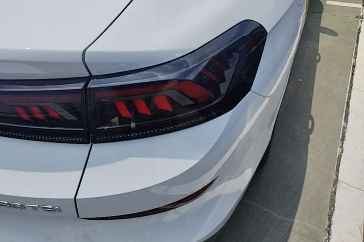 Used Volkswagen Lamando 2024 Lavida L 280TSI DSG Cool & Spicy Edition Right Rear Taillight
