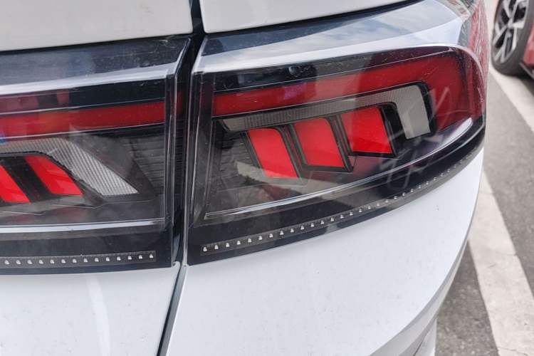 Used Volkswagen Lamando 2024 Lavida L 280TSI DSG Cool & Spicy Edition Right Rear Taillight
