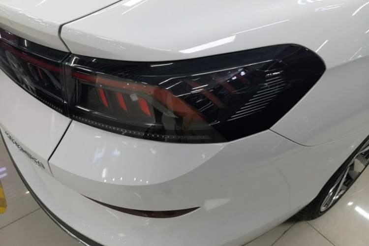 Used Volkswagen Lamando 2024 Lavida L 280TSI DSG Cool & Spicy Edition Right Rear Taillight