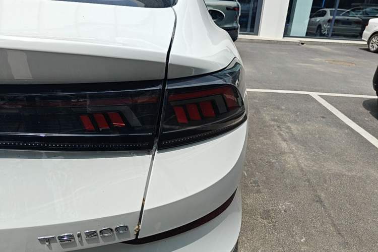 Used Volkswagen Lamando 2024 Lingdu L 200TSI DSG Trendy & Spicy Edition Right Rear Taillight