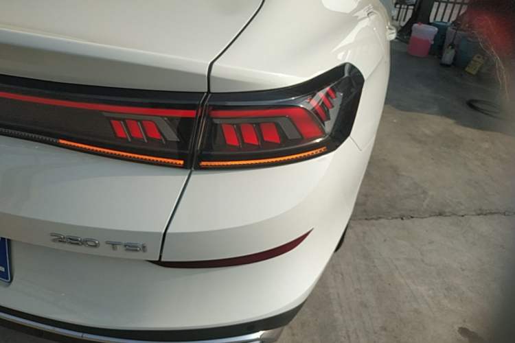 Used Volkswagen Lamando 2024 Lavida L 280TSI DSG Cool & Spicy Edition Right Rear Taillight