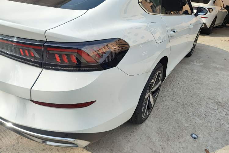 Used Volkswagen Lamando 2024 Lavida L 280TSI DSG Cool & Spicy Edition Right Rear Taillight