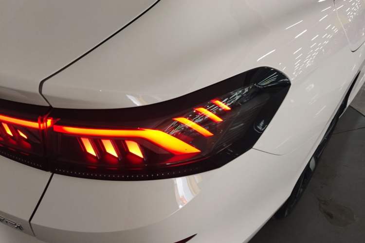 Used Volkswagen Lamando 2024 Lavida L 280TSI DSG Cool & Spicy Edition Right Rear Taillight