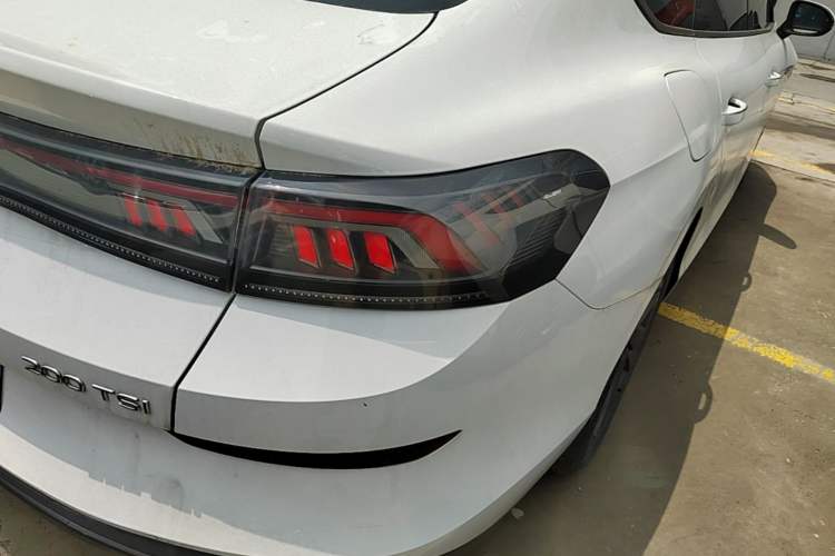 Used Volkswagen Lamando 2024 Lingdu L 200TSI DSG Trendy & Spicy Edition Right Rear Taillight