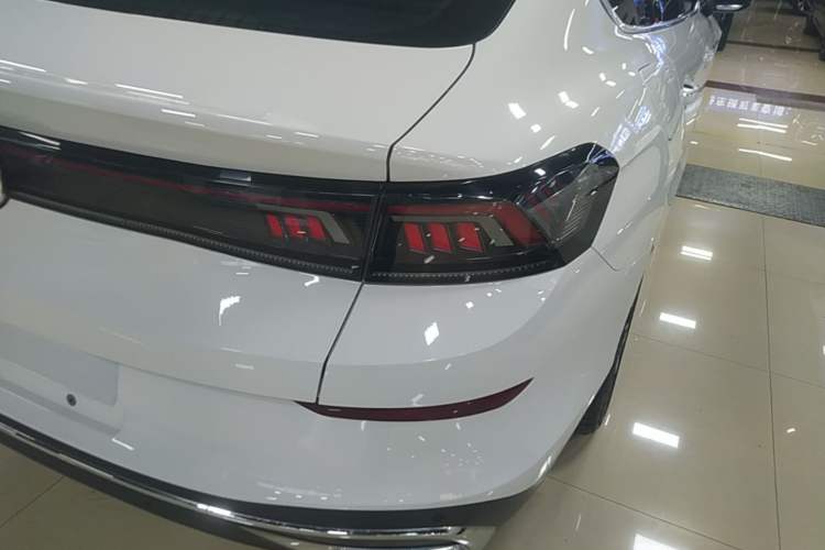 Used Volkswagen Lamando 2024 Lavida L 280TSI DSG Cool & Spicy Edition Right Rear Taillight