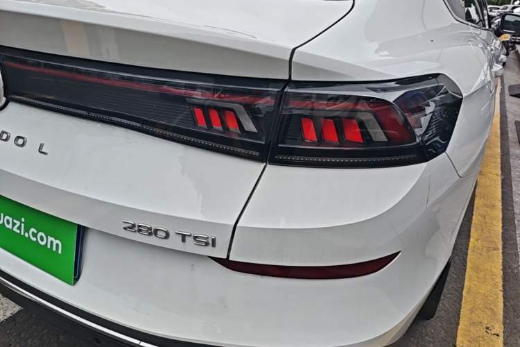 Used Volkswagen Lamando 2024 Lavida L 280TSI DSG Cool & Spicy Edition Right Rear Taillight