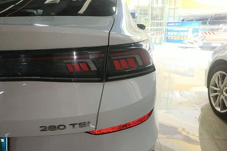 Used Volkswagen Lamando 2024 Lavida L 280TSI DSG Cool & Spicy Edition Right Rear Taillight