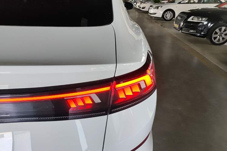 Used Volkswagen Lamando 2024 Lavida L 280TSI DSG Cool & Spicy Edition Right Rear Taillight