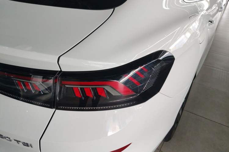 Used Volkswagen Lamando 2024 Lavida L 280TSI DSG Cool & Spicy Edition Right Rear Taillight