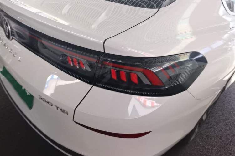 Used Volkswagen Lamando 2024 Lavida L 280TSI DSG Cool & Spicy Edition Right Rear Taillight