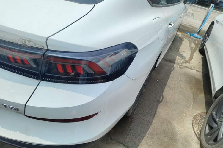 Used Volkswagen Lamando 2024 Lingdu L 200TSI DSG Trendy & Spicy Edition Right Rear Taillight