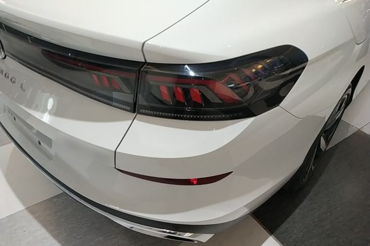 Used Volkswagen Lamando 2024 Lavida L 280TSI DSG Cool & Spicy Edition Right Rear Taillight