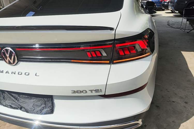 Used Volkswagen Lamando 2024 Lavida L 280TSI DSG Cool & Spicy Edition Right Rear Taillight