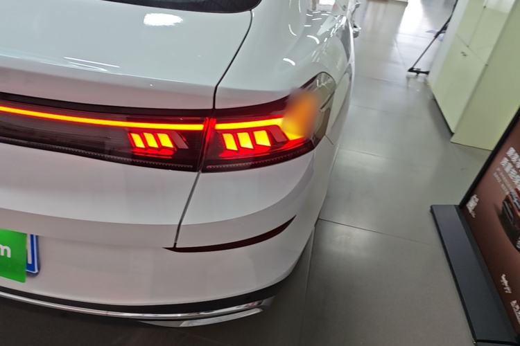 Used Volkswagen Lamando 2024 Lavida L 280TSI DSG Cool & Spicy Edition Right Rear Taillight