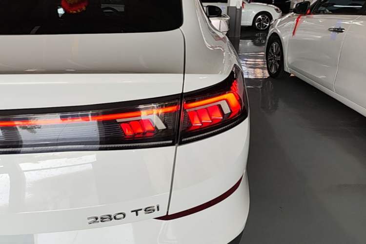 Used Volkswagen Lamando 2024 Lavida L 280TSI DSG Spicy Edition Right Rear Taillight