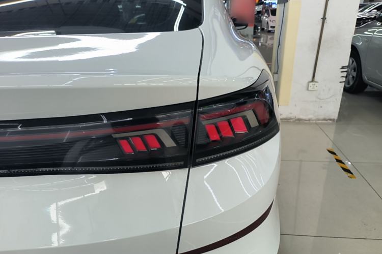 Used Volkswagen Lamando 2024 Lavida L 280TSI DSG Cool & Spicy Edition Right Rear Taillight