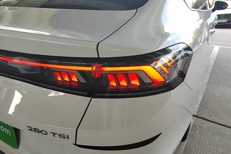 Used Volkswagen Lamando 2024 Lavida L 280TSI DSG Spicy Edition Right Rear Taillight