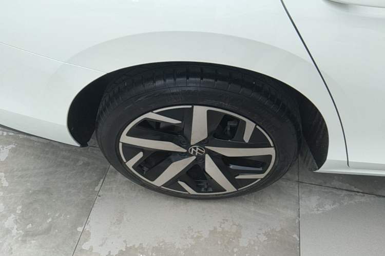 Used Volkswagen Lamando 2024 Lavida L 280TSI DSG Cool & Spicy Edition Right Rear Wheel Hub
