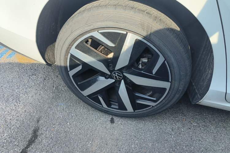 Used Volkswagen Lamando 2024 Lavida L 280TSI DSG Cool & Spicy Edition Right Rear Wheel Hub