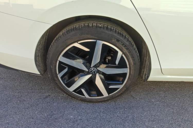 Used Volkswagen Lamando 2024 Lavida L 280TSI DSG Cool & Spicy Edition Right Rear Wheel Hub