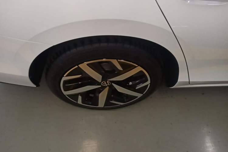 Used Volkswagen Lamando 2024 Lavida L 280TSI DSG Cool & Spicy Edition Right Rear Wheel Hub