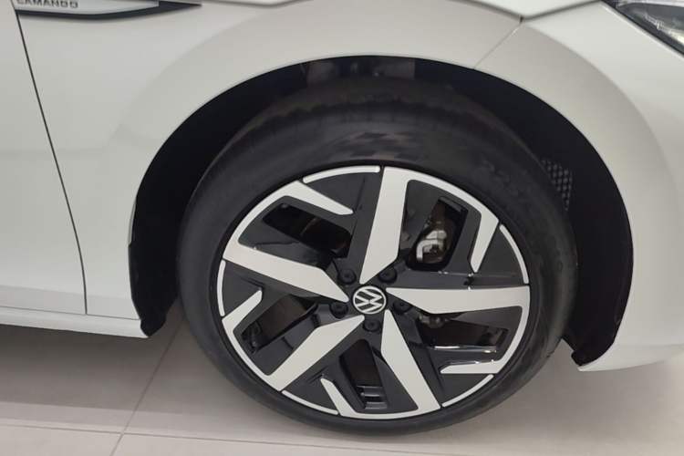 Used Volkswagen Lamando 2024 Lavida L 280TSI DSG Cool & Spicy Edition Right Rear Wheel Hub