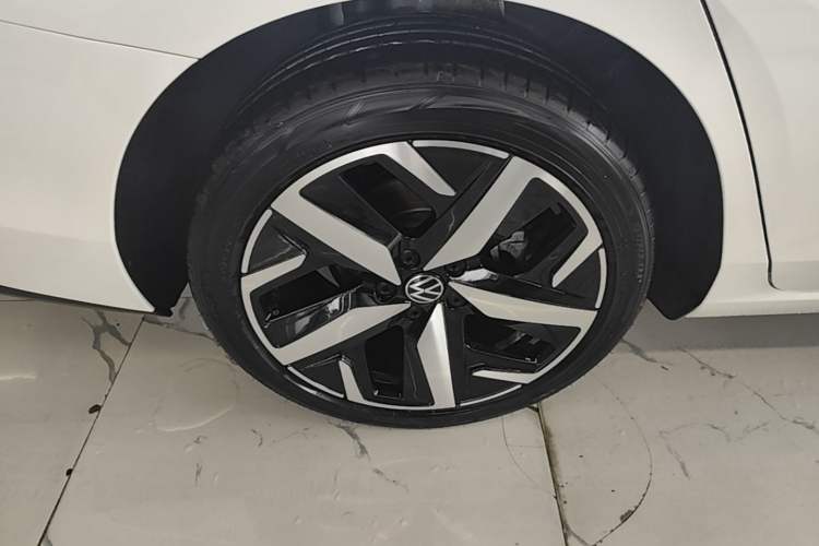 Used Volkswagen Lamando 2024 Lavida L 280TSI DSG Cool & Spicy Edition Right Rear Wheel Hub
