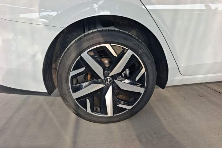 Used Volkswagen Lamando 2024 Lavida L 280TSI DSG Cool & Spicy Edition Right Rear Wheel Hub
